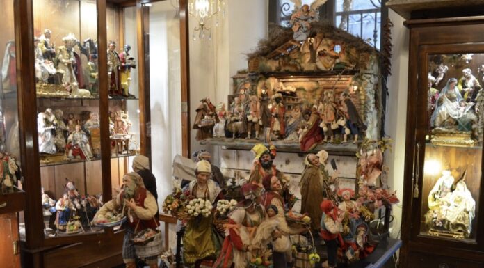 San Gregorio Armeno: a Tradição dos Presépios em Nápoles Algumas das estátuas preciosas criadas pela Bottega Ferrigno na rua dos Presépios em Nápoles (Via San Gregorio Armeno 8) / foto: divulgação
