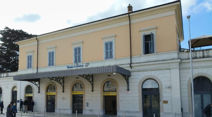 estação Roma San Pietro, uma estação ferroviária próxima ao Vaticano