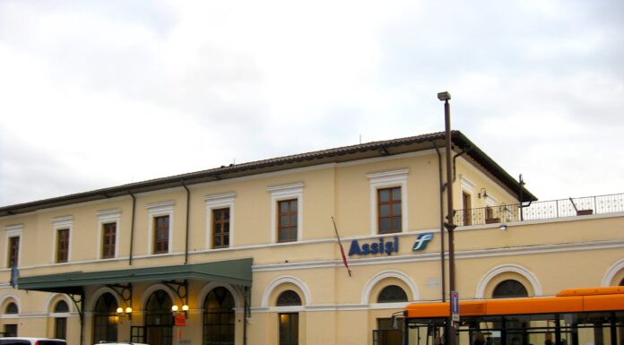 estação ferroviária em Assis - Como ir de Roma a Assis