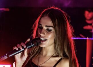 Clara ao vivo na Itália