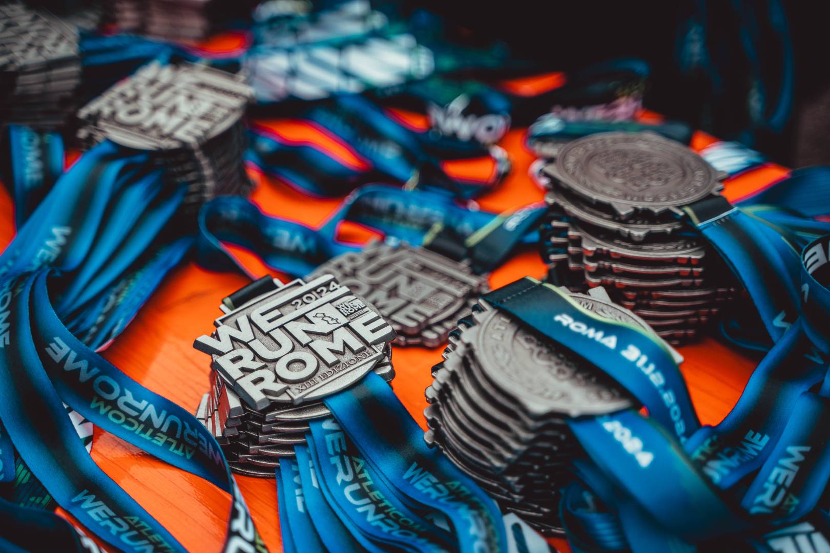 We Run Rome, a corrida de final de ano em Roma 3 As medalhas da prova We Run Rome em 2024 (foto: divulgação)