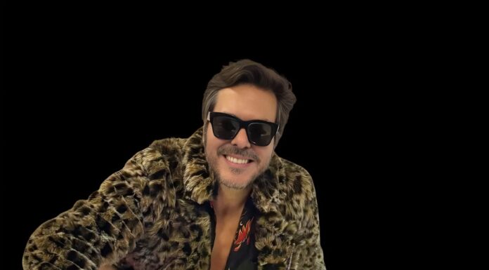 O artista brasileiro Alê Jordão no FuoriSalone 2025