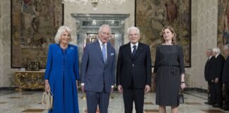 O Presidente da República, Sergio Mattarella, e a Sra. Laura com Suas Majestades, o Rei Charles III e a Rainha Camilla do Reino Unido da Grã-Bretanha e Irlanda do Norte (foto de Francesco Ammendola – Escritório de Imprensa e Comunicação da Presidência da República).
