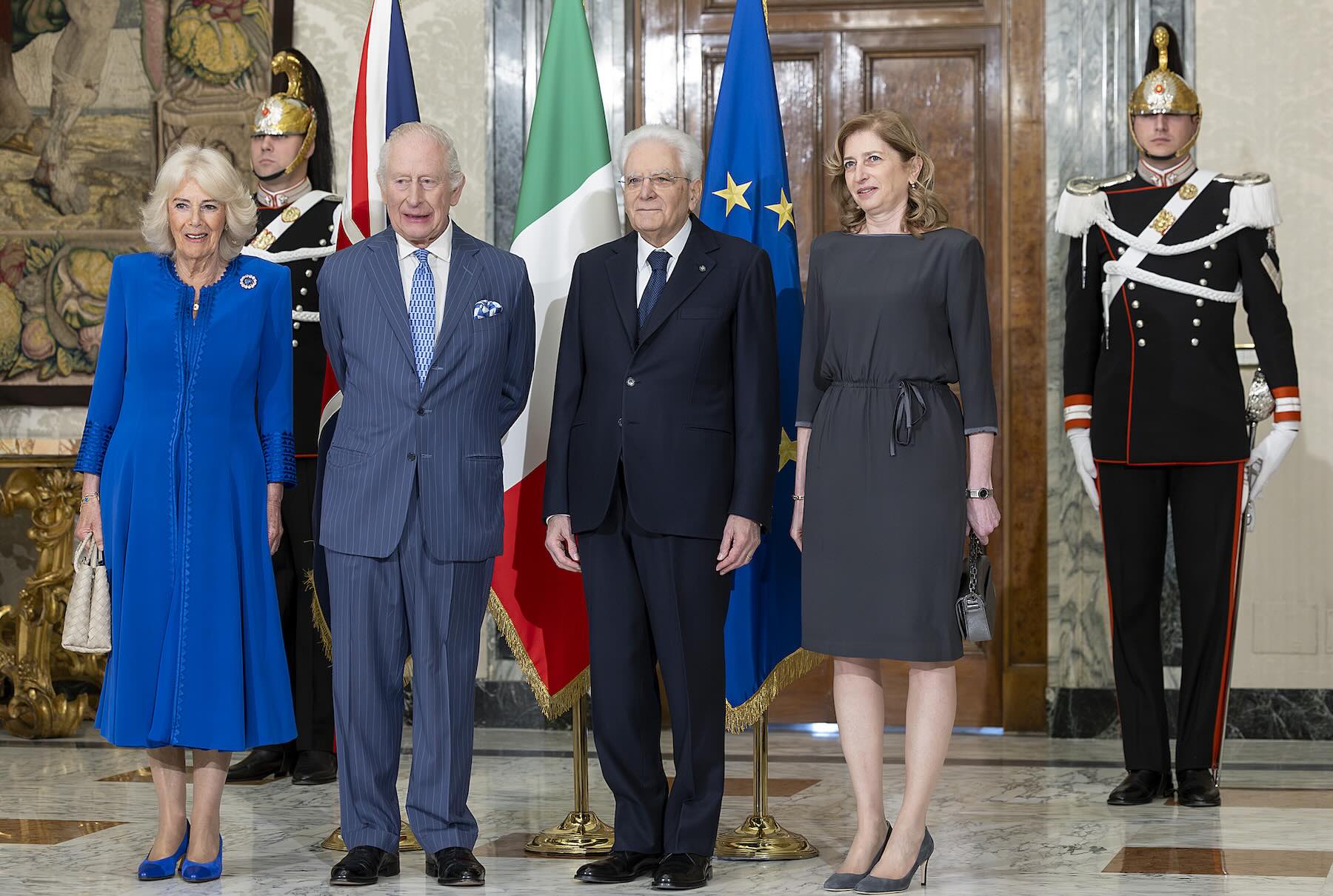 O Presidente da República, Sergio Mattarella, e a Senhora Laura com Suas Majestades, o Rei Charles III e a Rainha Camilla do Reino Unido da Grã-Bretanha e Irlanda do Norte.
(Crédito foto: Paolo Giandotti - Ufficio Stampa per la Stampa e la Comunicazione della Presidenza della Repubblica)