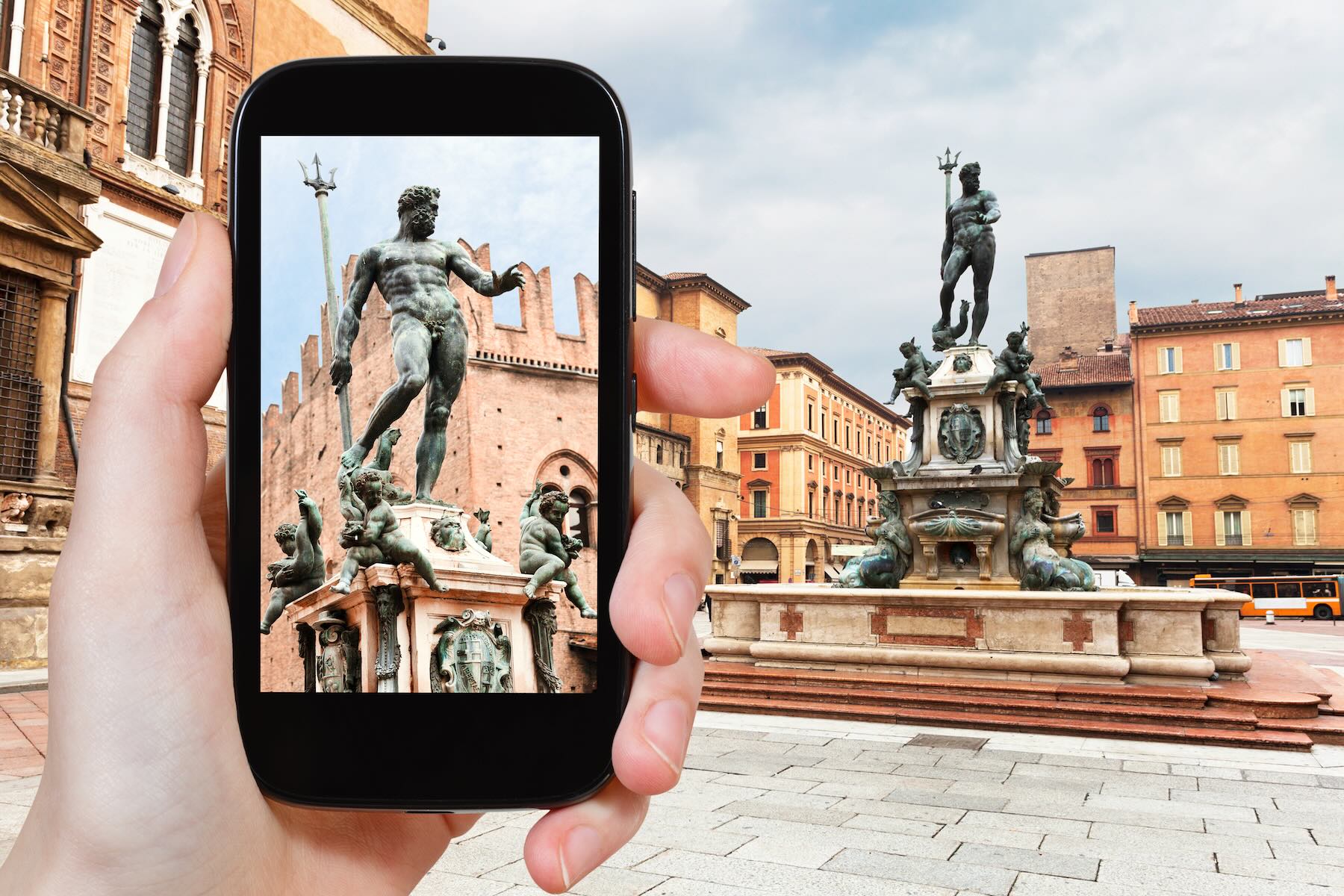 Imagem da Fonte de Netuno (Fontana del Nettuno) em Bolonha, Itália