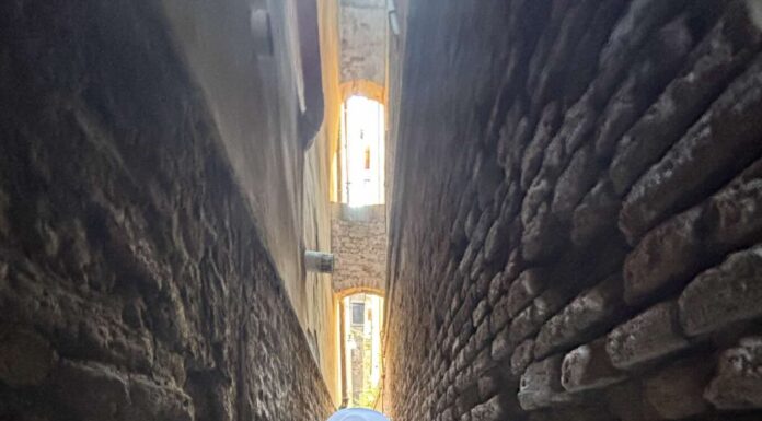 Calle Varisco: a rua mais estreita de Veneza e o charme escondido da cidade Calle Varisco, a rua mais estreita de Veneza