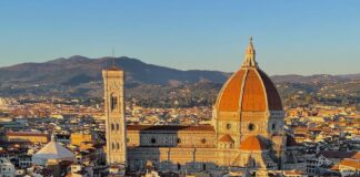 Vista do centro histórico de Florença com a catedral em destaque: a localização do seu hotel pode fazer a diferença na hora de escolher como ir do Aeroporto de Pisa a Florença