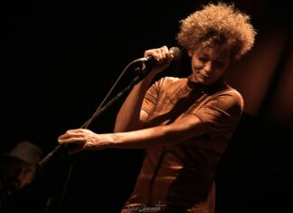 A cantora brasileira Rosalia de Souza vai trazer um pouco da energia da bossa nova e MPB ao Orbetello Jazz Festival 2025