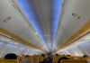 As mochilas e bolsas gratuitas não podem ser colocadas nos compartimentos em cima das poltronas - regras de bagagem Ryanair