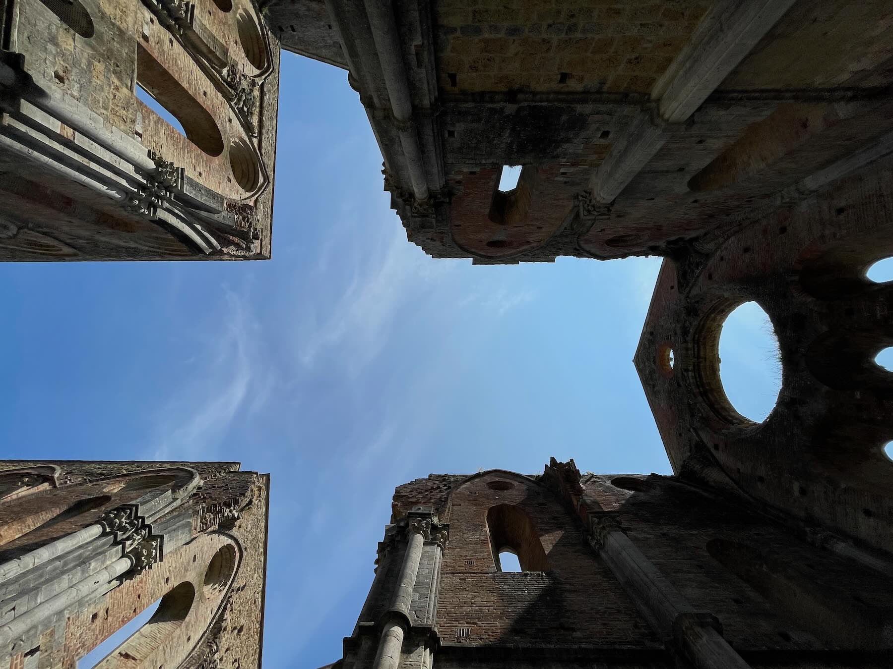 Abadia de San Galgano, em Siena: lugar especial para assistir um espetáculo gratuito na Toscana sob a luz do luar