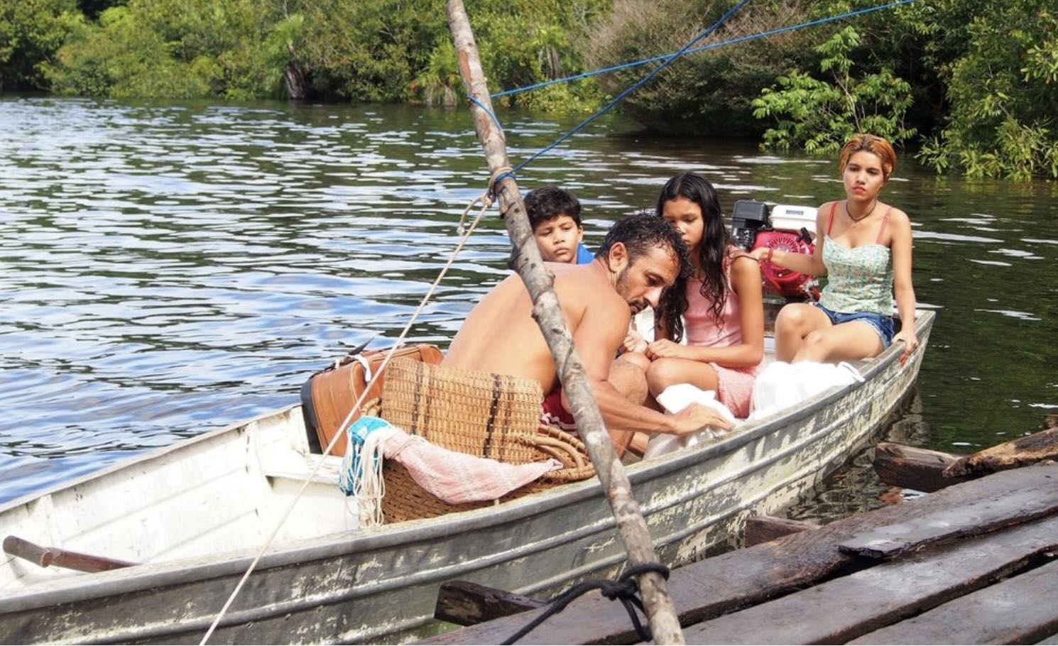 Cena do filme "Enquanto o céu não me espera" de Christiane Garcia registrado na Amazônia. O filme está na programação do festival de cinema Agenda Brasil 2025 em Milão