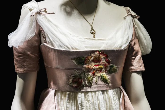 Cinecittà em Roma exibe figurinos de Angelina Jolie, Diamanti e L’arte della gioia 1 Cinecittà em Roma exibe figurinos de Angelina Jolie, Diamanti e L’arte della gioia