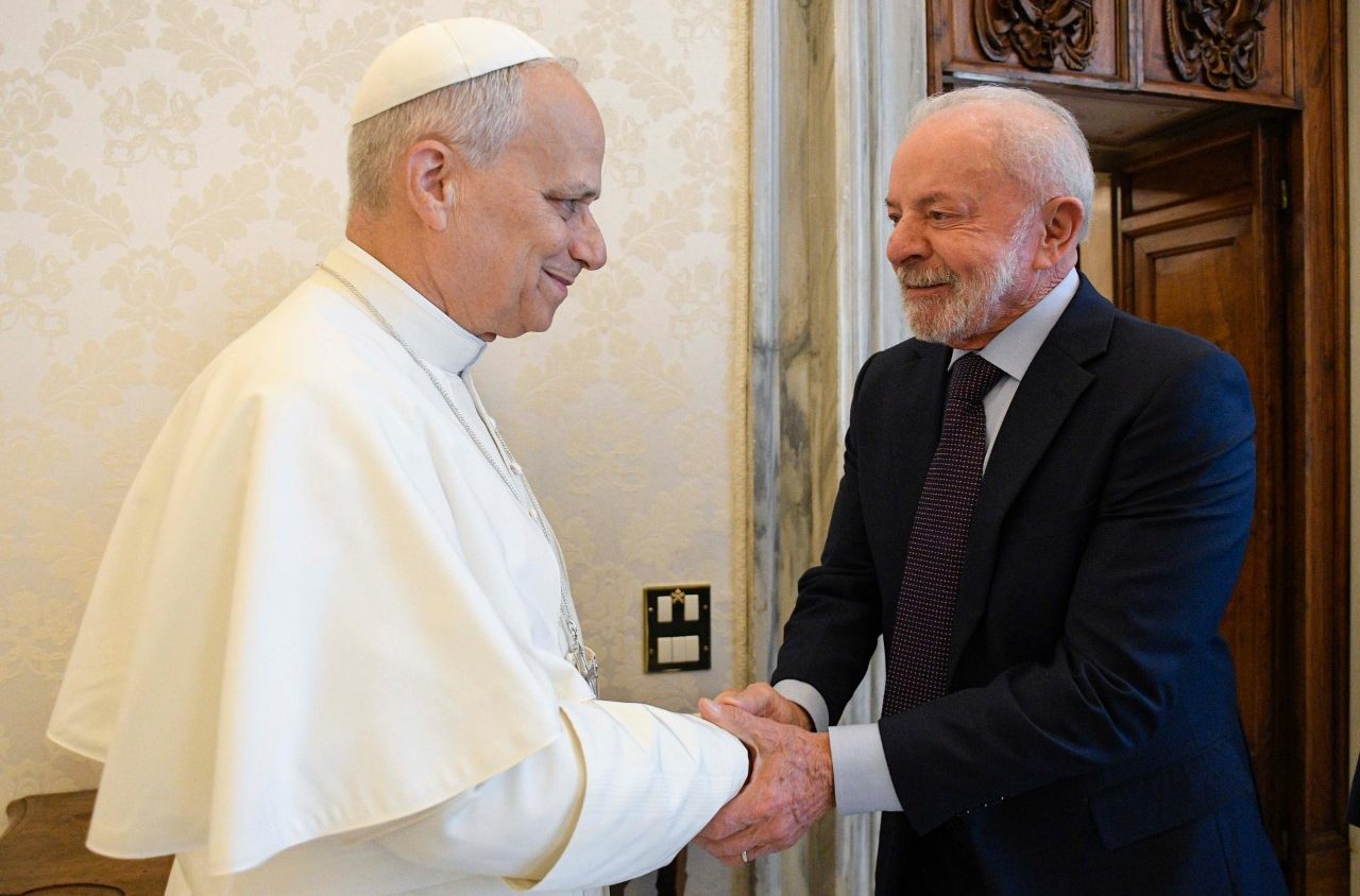 Papa Leone XIV recebe Lula em visita privada no Vaticano 1 Papa Leone XIV recebe Luiz Inácio Lula da Silva, presidente da República Federativa do Brasil (@Vatican Media)