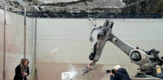 A ideia da escultura: da mão ao robô – arte e inteligência artificial se encontram em Veneza A ideia da escultura: da mão ao robô – arte e inteligência artificial se encontram em Veneza