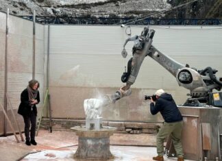 A ideia da escultura: da mão ao robô – arte e inteligência artificial se encontram em Veneza