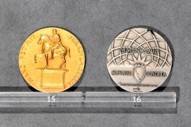 Medalhas Capitolinas: pequenas obras de arte que contam a história de Roma 5 A medalha de Marco Aurélio de 1988