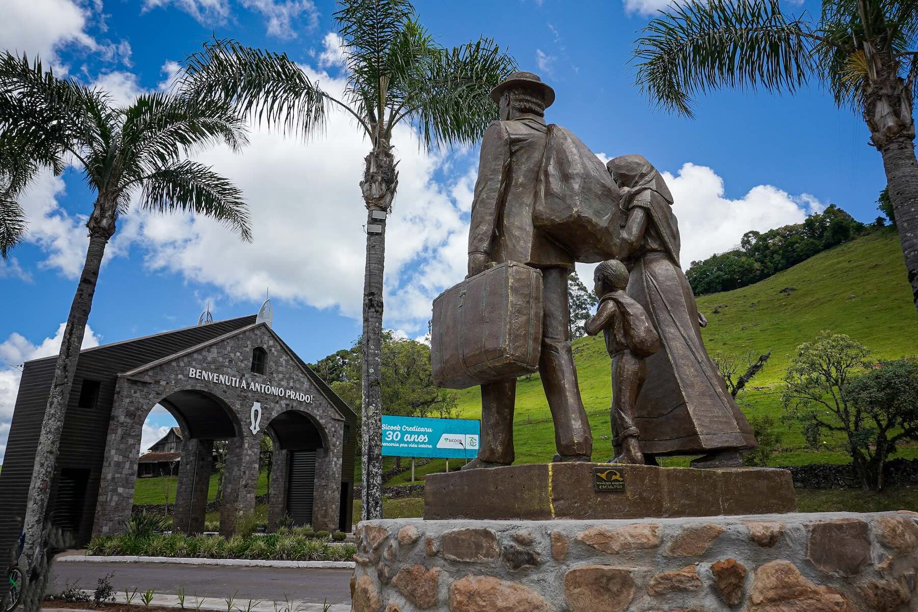 Monumento em homenagem aos 150 anos da imigração italiana é inaugurado em Antônio Prado 1 Monumento na cidade de Antônio Prado representa os 150 anos da imigração italiana no Brasil (foto: divulgação/Maicon Hinrichsen)