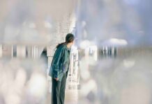 Fuorisalone 2026: o design como espelho da alma humana Imagem de divulgação do Fuori Salone 2026 realizada por Chiara Venegoni