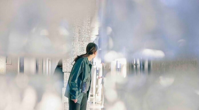 Fuorisalone 2026: o design como espelho da alma humana Imagem de divulgação do Fuori Salone 2026 realizada por Chiara Venegoni