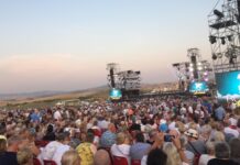 Teatro del Silenzio: o anfiteatro natural criado por Andrea Bocelli em Lajatico Teatro del Silenzio na Toscana: um teatro a céu aberto rodeado pelas colinas, na cidade natal de Andrea Bocelli