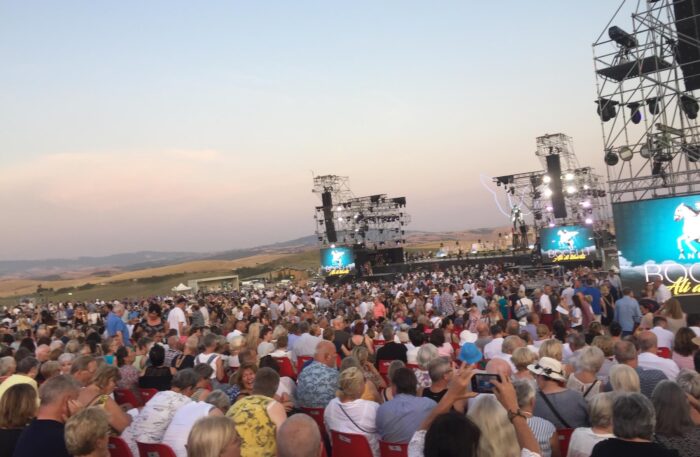Um teatro a céu aberto na cidade natal de Andrea Bocelli: este é o Teatro del Silenzio