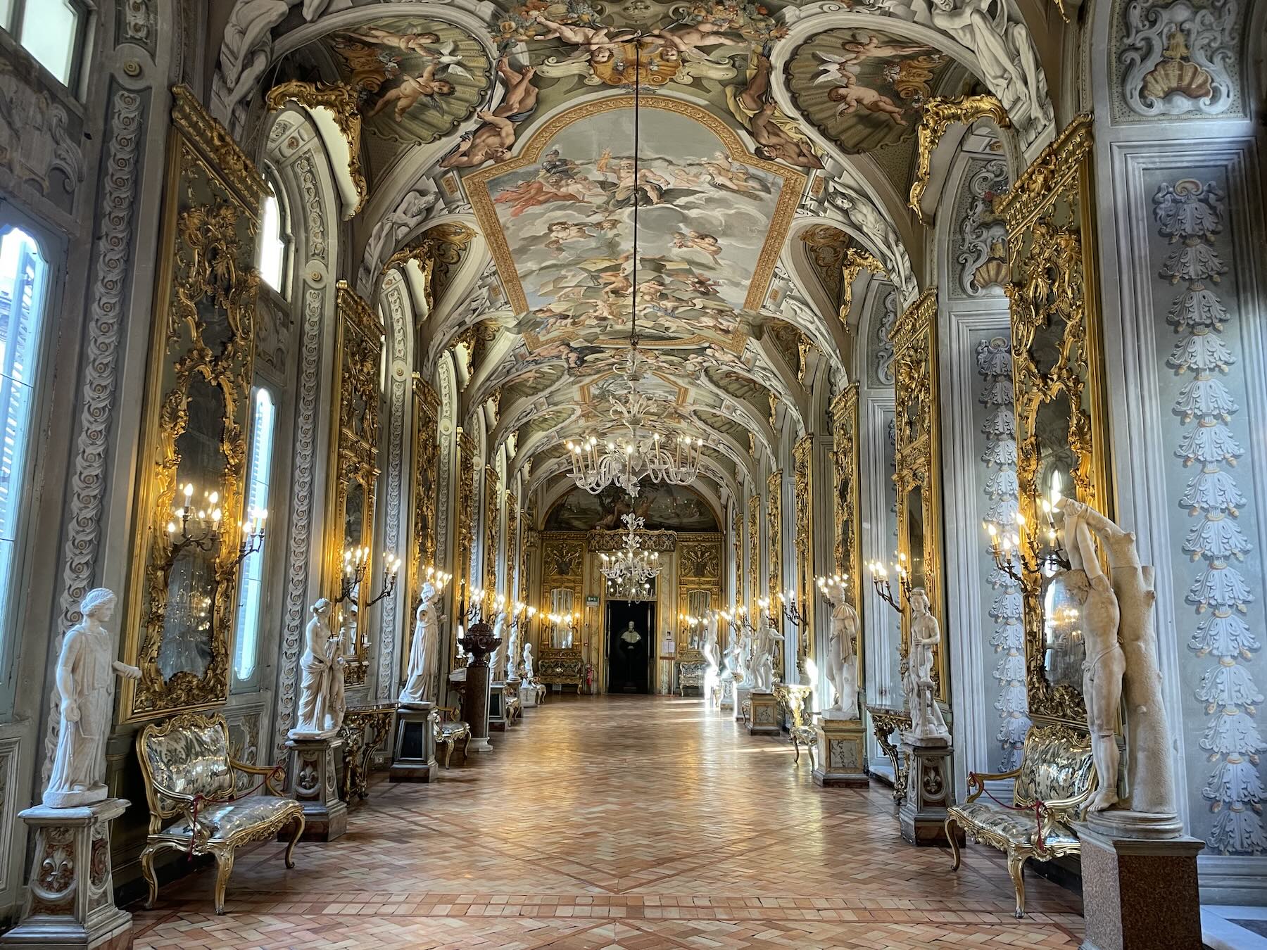 Galleria Doria Pamphilj em Roma: Velázquez e Caravaggio no palácio da Via del Corso 9 A Galeria dos Espelhos é um dos espaços imperdíveis do Palácio Doria Pamphilj em Roma