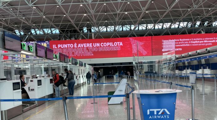 Código de desconto ITA Airways: 20% off com cupom Área de check-in da ITA Airways no aeroporto, imagem usada no artigo sobre código de desconto ITA Airways SCONTOAL20 com 20% off nas passagens