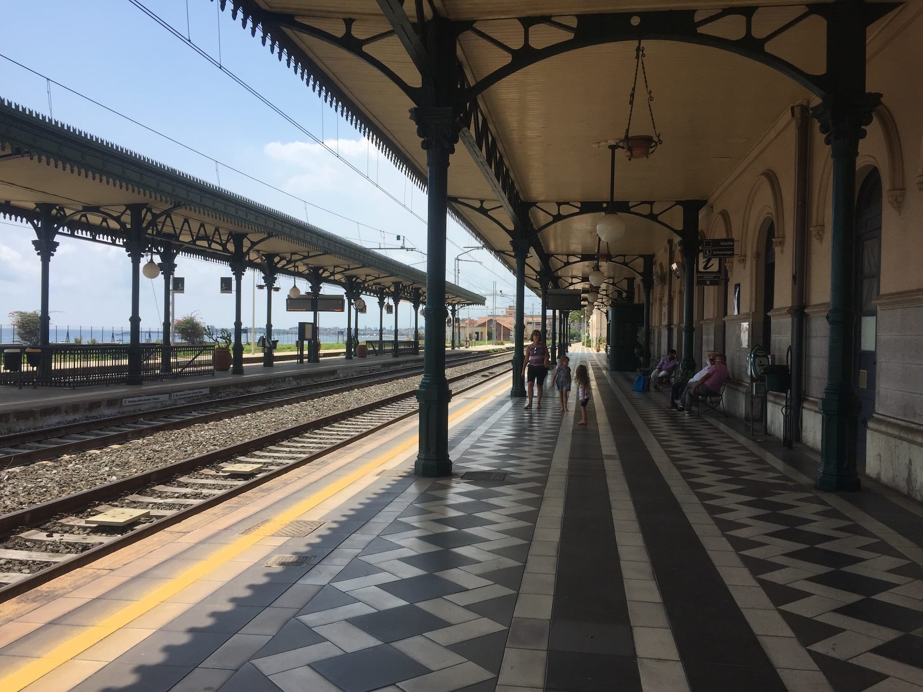 A estação ferroviária de Taormina