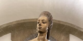 Museus Grátis em Florença: Homenagem à Última Herdeira dos Medici (18/02/2026)- Na foto: Estátua de Anna Maria Luisa de' Medici no Museo delle Cappelle Medicee