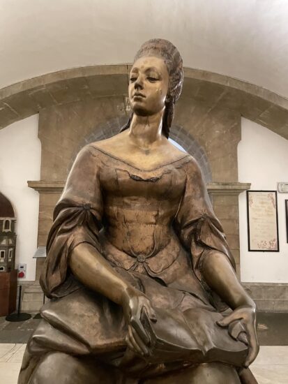 Estátua de Anna Maria Luisa de' Medici no Museo delle Cappelle Medicee 