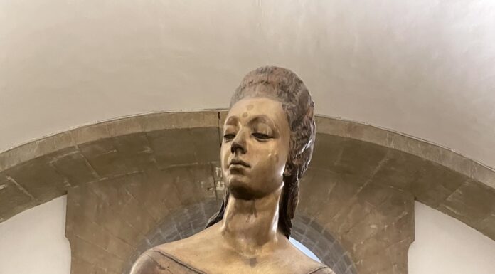 Museus Grátis em Florença: Homenagem à Última Herdeira dos Medici (18/02/2026) Museus Grátis em Florença: Homenagem à Última Herdeira dos Medici (18/02/2026)- Na foto: Estátua de Anna Maria Luisa de' Medici no Museo delle Cappelle Medicee