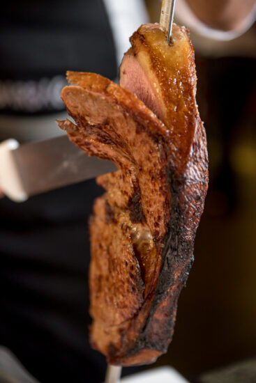 Carne servida como nas tradicionais churrascarias brasileiras no Barbacoa Milano