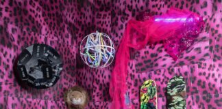 Pink Toilet de Alê Jordão no Fuori Salone 2026 marca a 20º participação do artista brasileiro ao evento de design em Milão