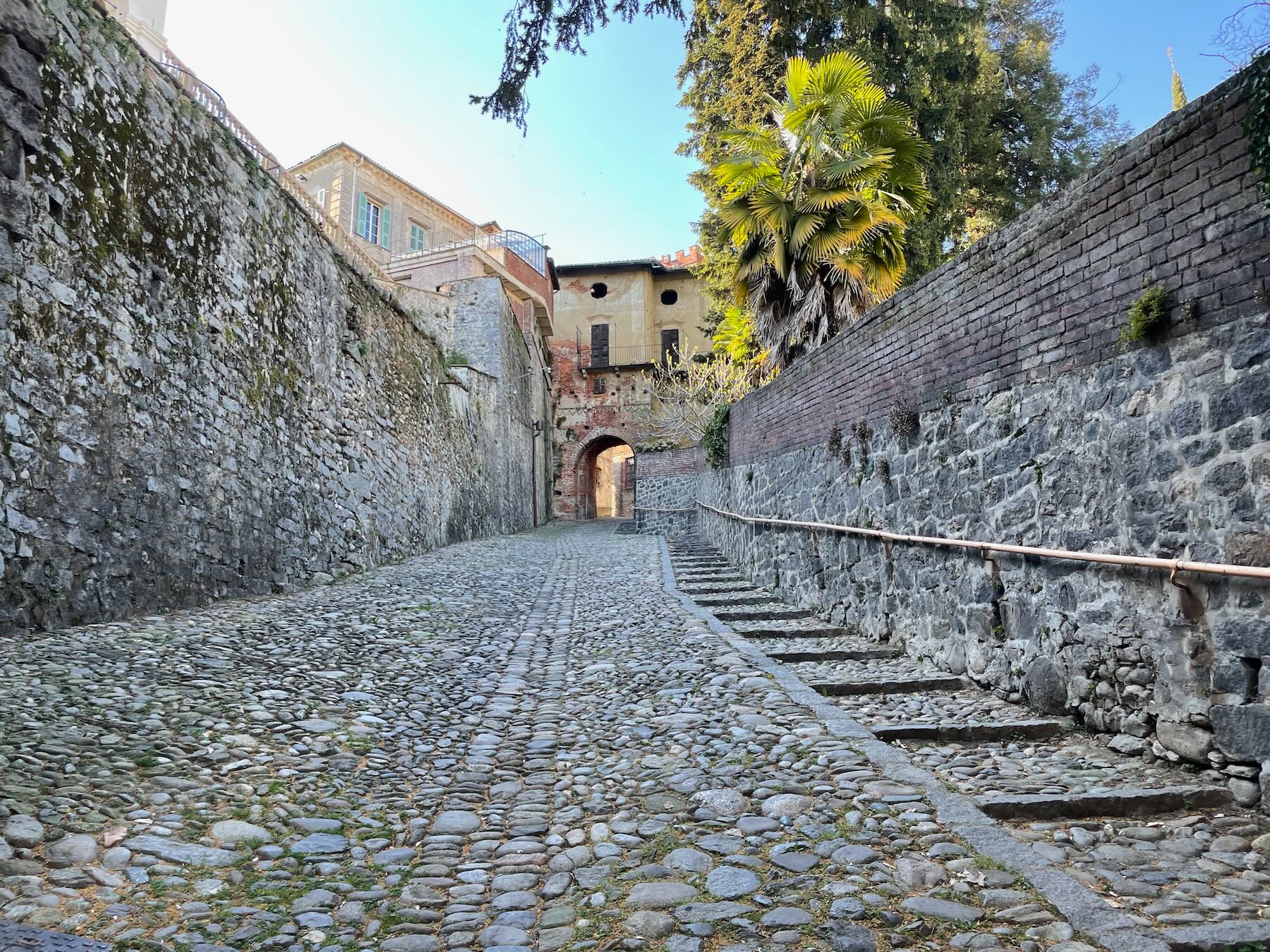 A linda subida para a Cidade Alta de Biella: mas prepare o fôlego