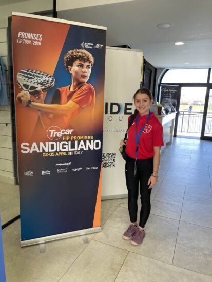 Minha filha Gaia chegando ao torneio FIP Promises Sandigliano 