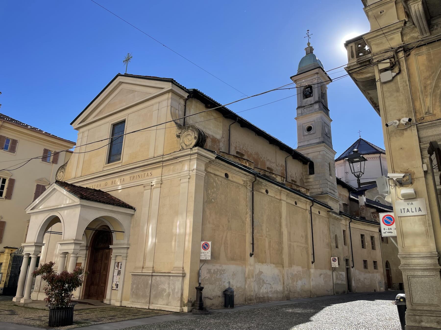 A Igreja da Santíssima Trindade (Chiesa della Santissima Trinità) construída no século XVII na Via Italia
