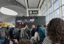 Aeroportos na Itália: tráfego de passageiros cresce 5% em 2025 Aeroportos na Itália: tráfego de passageiros cresce 5% em 2025 - Na imagem: sala de embarque do Aeroporto Fiumicino
