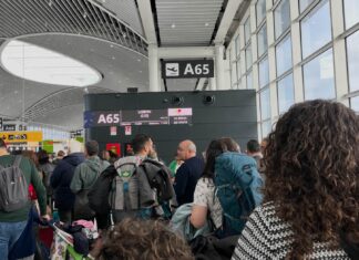 Aeroportos na Itália: tráfego de passageiros cresce 5% em 2025 Aeroportos na Itália: tráfego de passageiros cresce 5% em 2025 - Na imagem: sala de embarque do Aeroporto Fiumicino