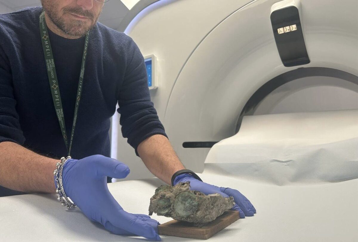 Visitar Pompeia hoje: nova descoberta no Orto dei Fuggiaschi revela vítima do Vesúvio 3 A análise dos objetos encontrados em Pompeia passa por radiografias e tomografias computerizadas