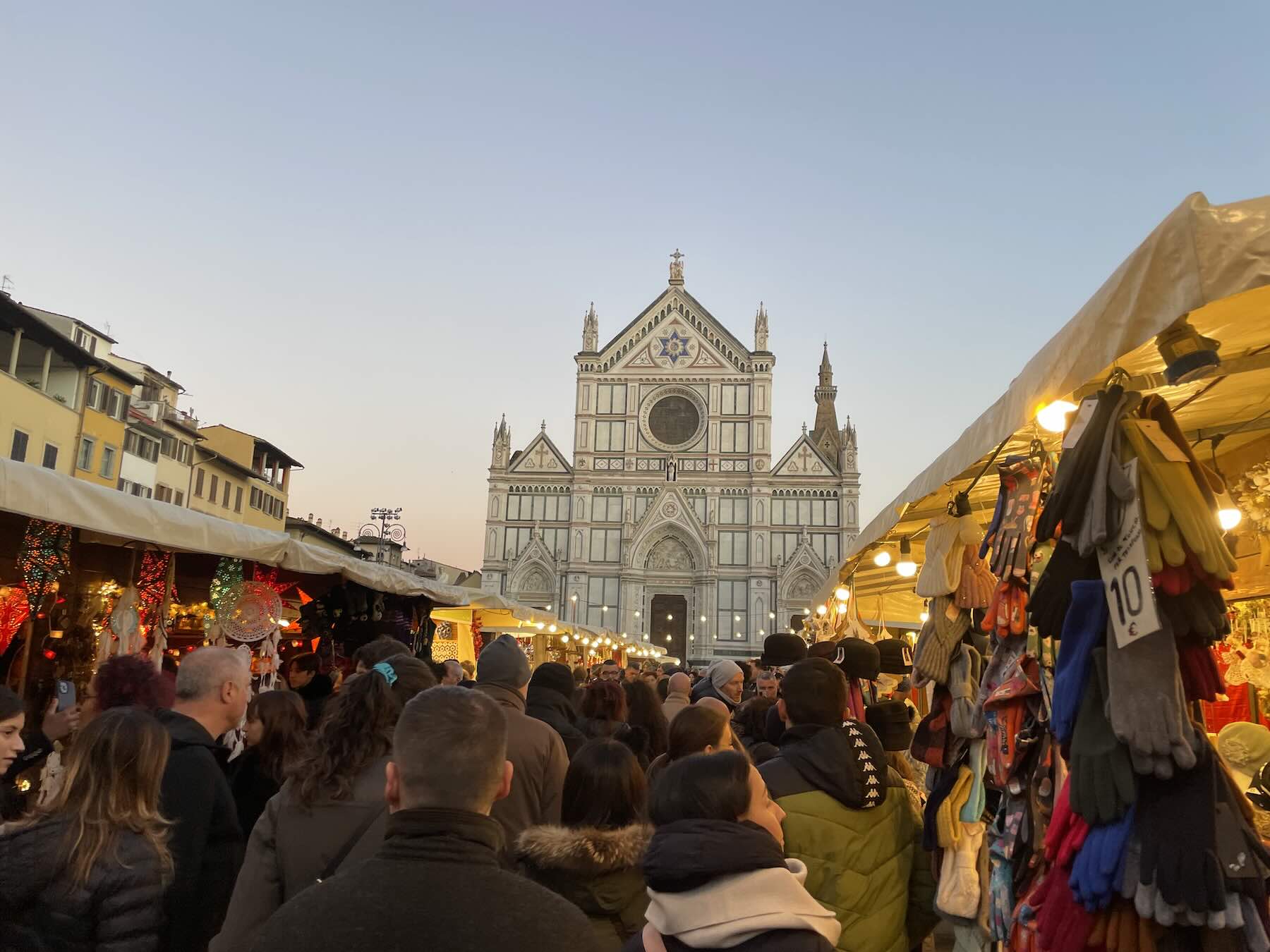 Natal em Florença, organize suas férias de final de ano com essas dicas! 4 mercadinho de Natal em Florença na Piazza Santa Croce
