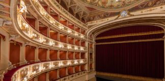 UNESCO reconhece os teatros condominiais da Itália central como Patrimônio Mundial Teatro Nuovo Gian Carlo Menotti, em Spoleto, vista lateral dos camarotes e do palco