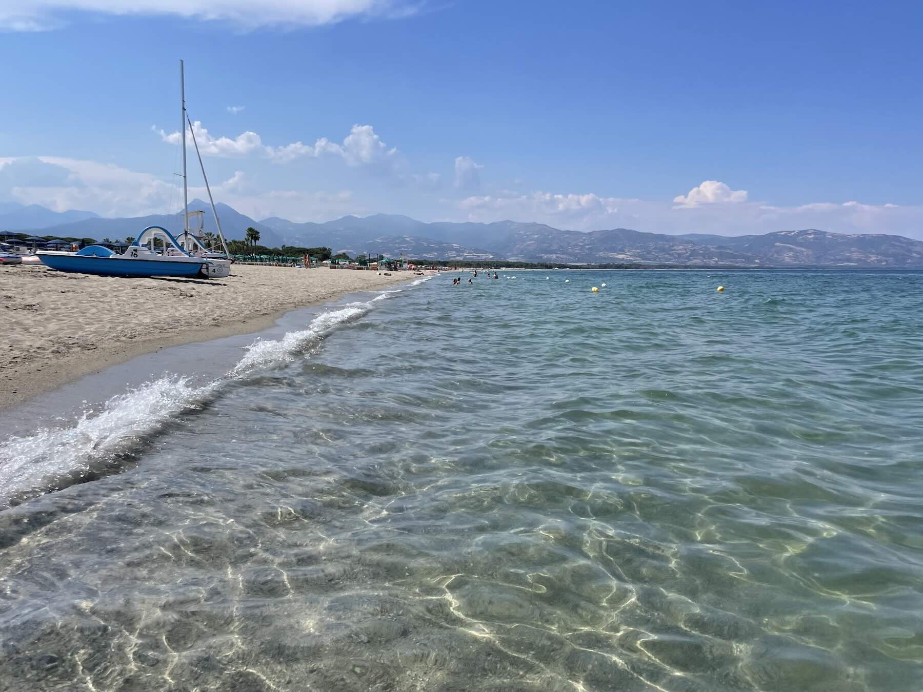 Marina di Sibari: praia e resorts no litoral da Calábria 4 agua do mar praia marina di sibari calabria italia