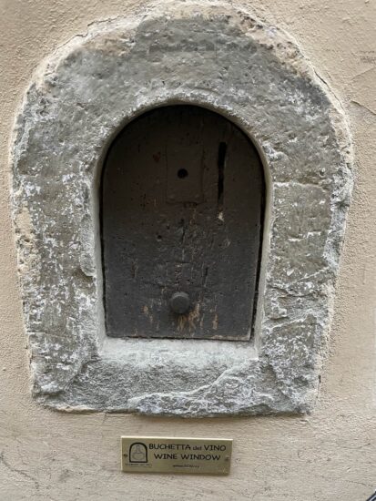 Buchette del vino: como uma tradição quase esquecida de Florença virou atração dos tempos de Instagram 1 buchette del vino um exemplo em florenca