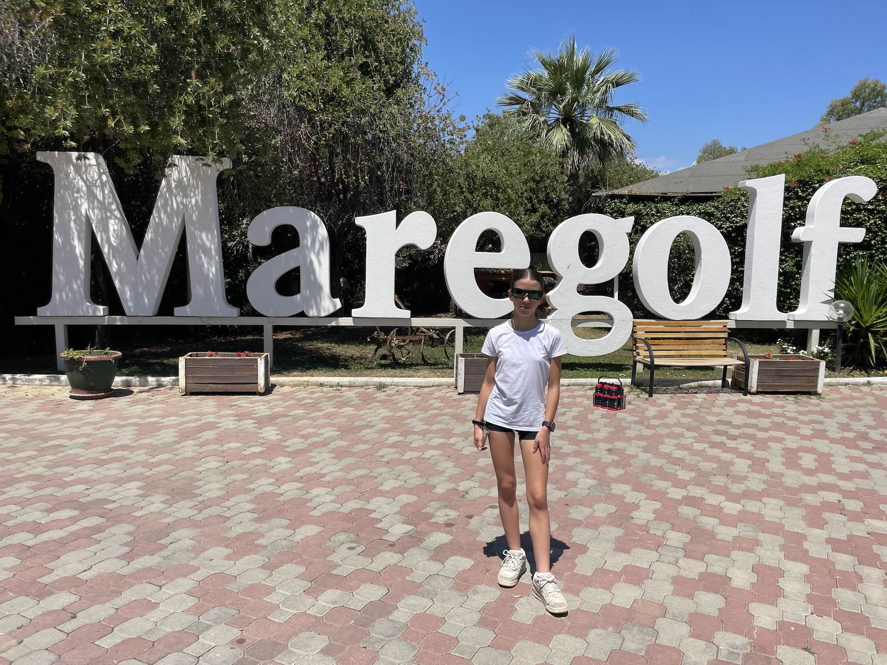 Marina di Sibari: praia e resorts no litoral da Calábria 12 Aurora recém chegada no Maregolf em Marina di Sibari em junho de 2026