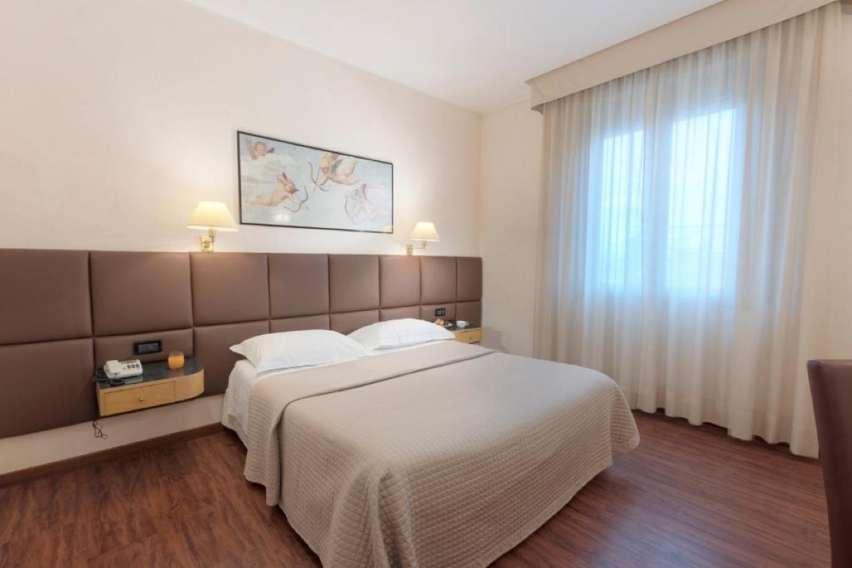 Hotéis em Arezzo, seleção com o melhor custo-benefício para sua viagem pela Toscana 27 Quarto duplo do Hotel Minerva, em Arezzo