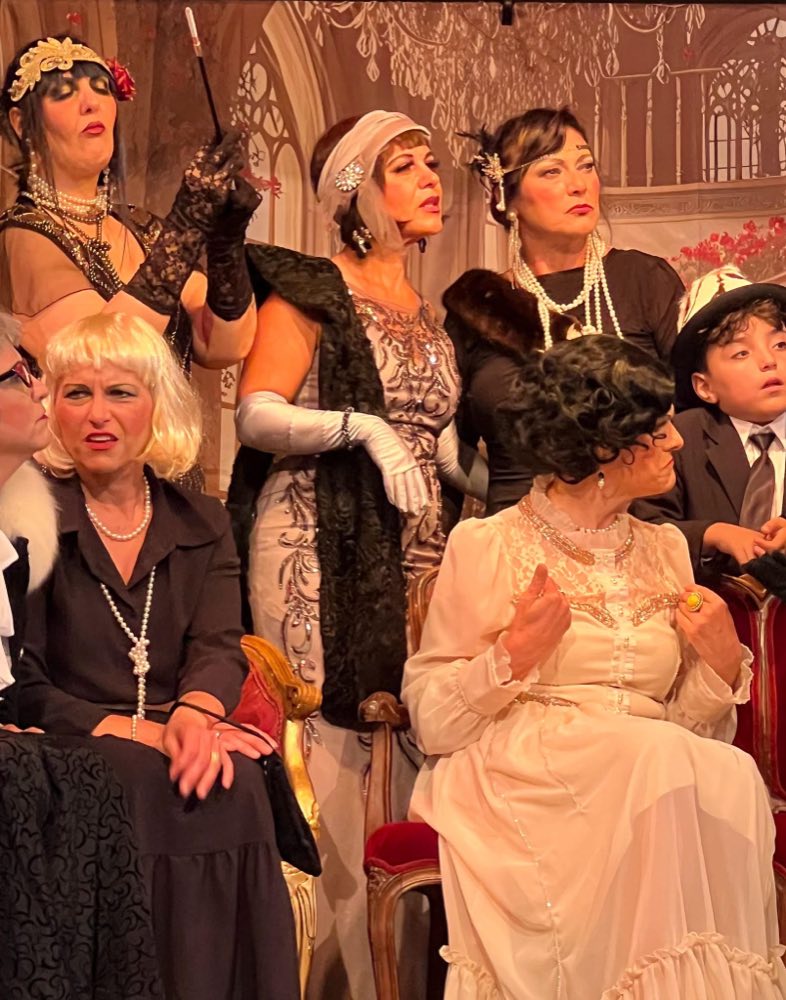 “Ma Chérie” em San Galgano: musical gratuito na igreja sem teto da Toscana em 27 de agosto 3 Elenco de Ma Chérie caracterizado ao estilo dos anos 1920