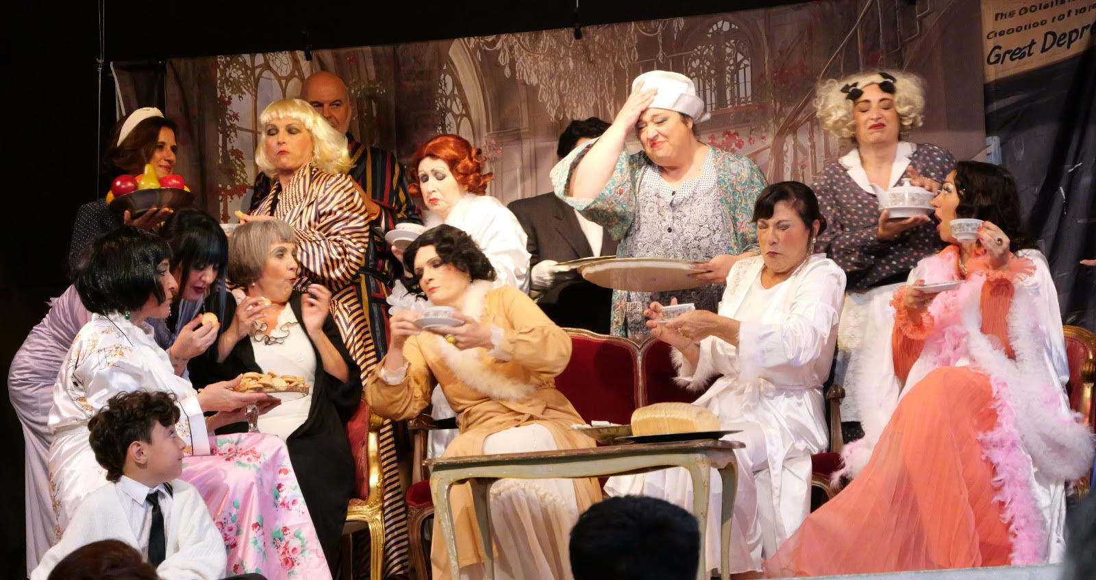 “Ma Chérie” em San Galgano: musical gratuito na igreja sem teto da Toscana em 27 de agosto 4 Cena de Ma Chérie, comédia musical de Clara Cosci