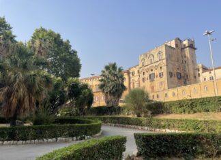 Reflexões durante uma visita a Mostra de Monet e Normandia no Palácio Real de Palermo Reflexões durante uma visita a Mostra de Monet e Normandia no Palácio Real de Palermo