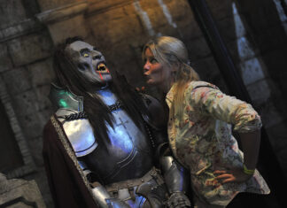 Halloween 2026 em Roma: outubro de arrepiar no Cinecittà World Monstro assusta visitante no Halloween do Cinecittà World, em Roma