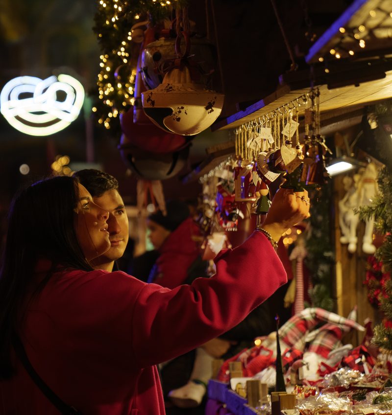 Natal em Arezzo 2026: pura magia na Toscana 7 Enfeites de Natal à venda nas casinhas de madeira do mercadinho